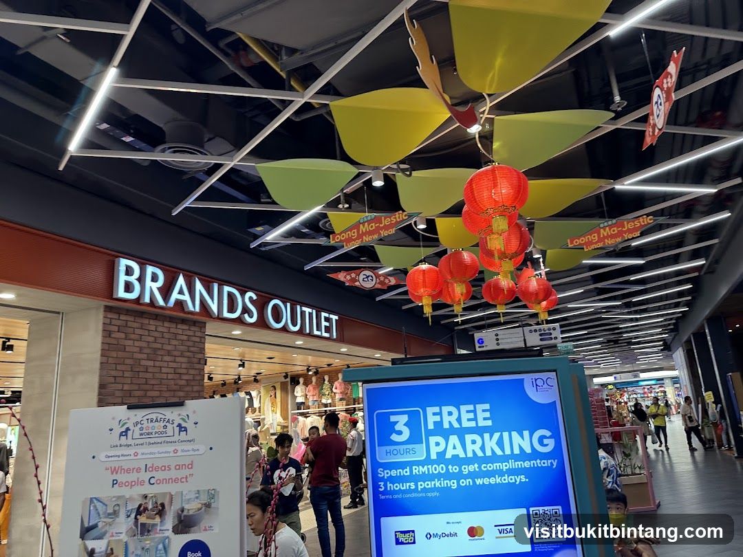Brands Outlet Interior