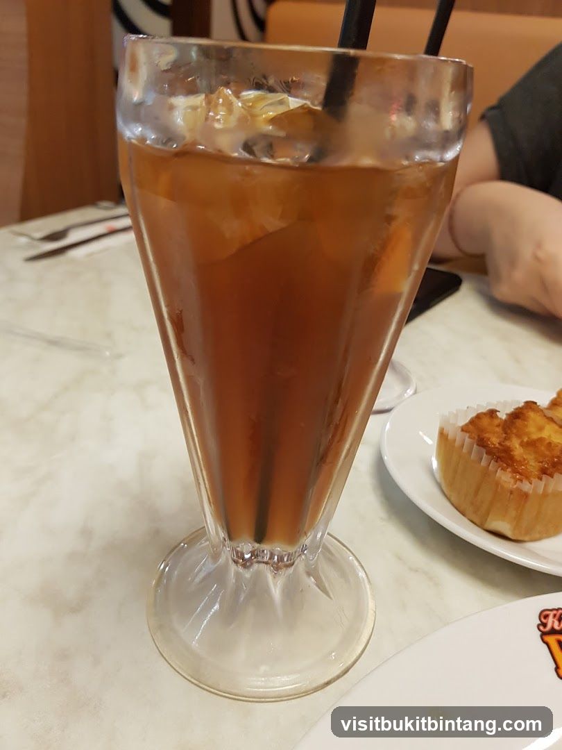 Iced Tea and Pastry