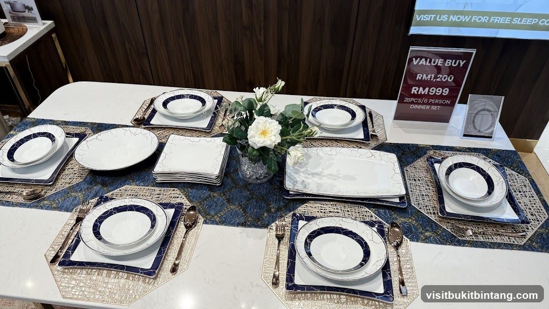 Dinnerware Set Display