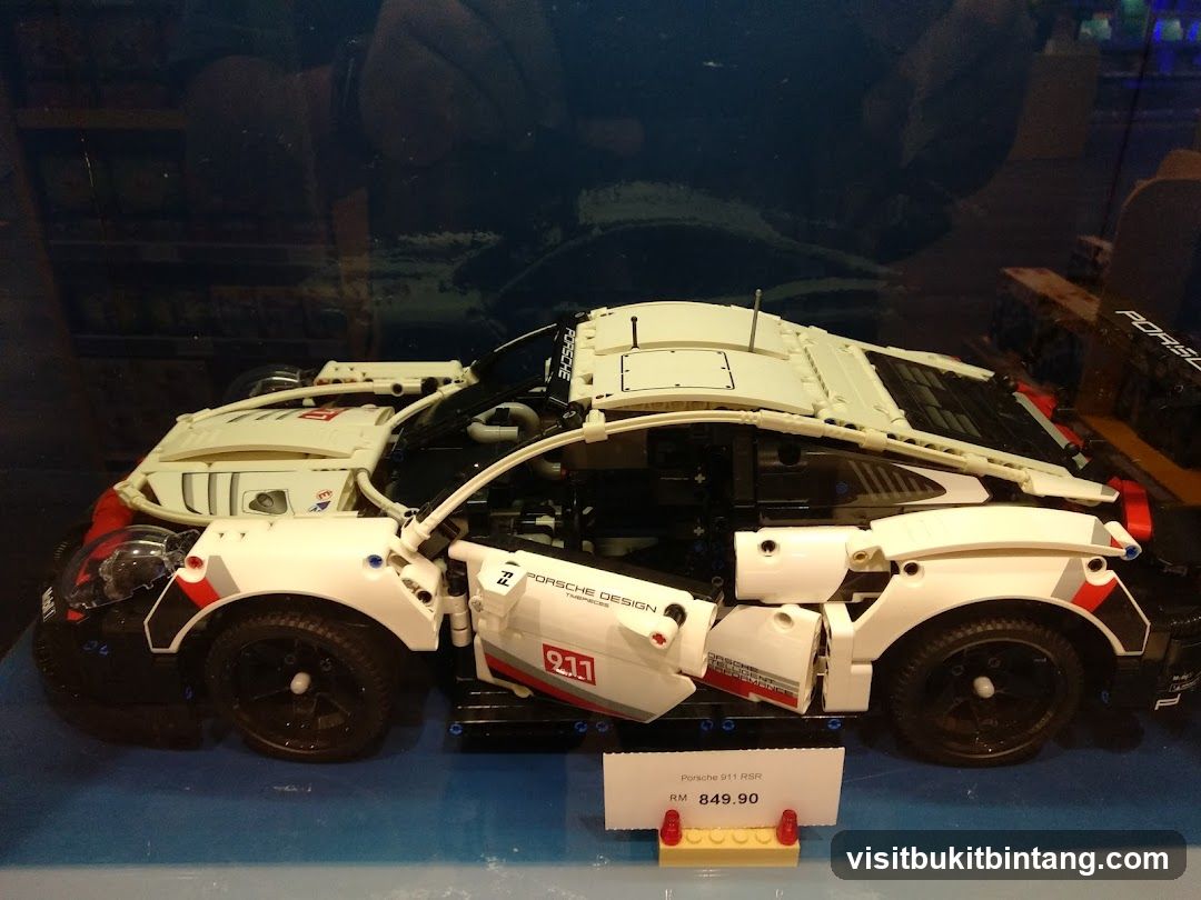 Lego Porsche 911 RSR Model