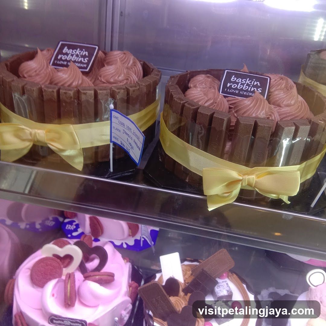 Baskin Robbins Desserts Display