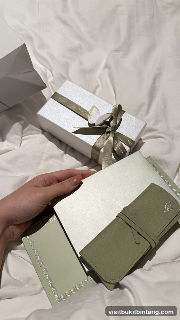 Van Cleef & Arpels Gift Packaging