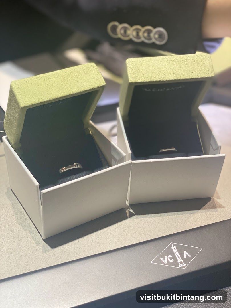 Two rings in boxes