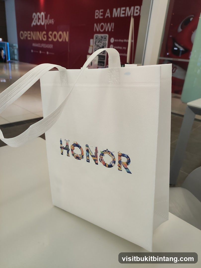 White tote bag with "HONOR" logo