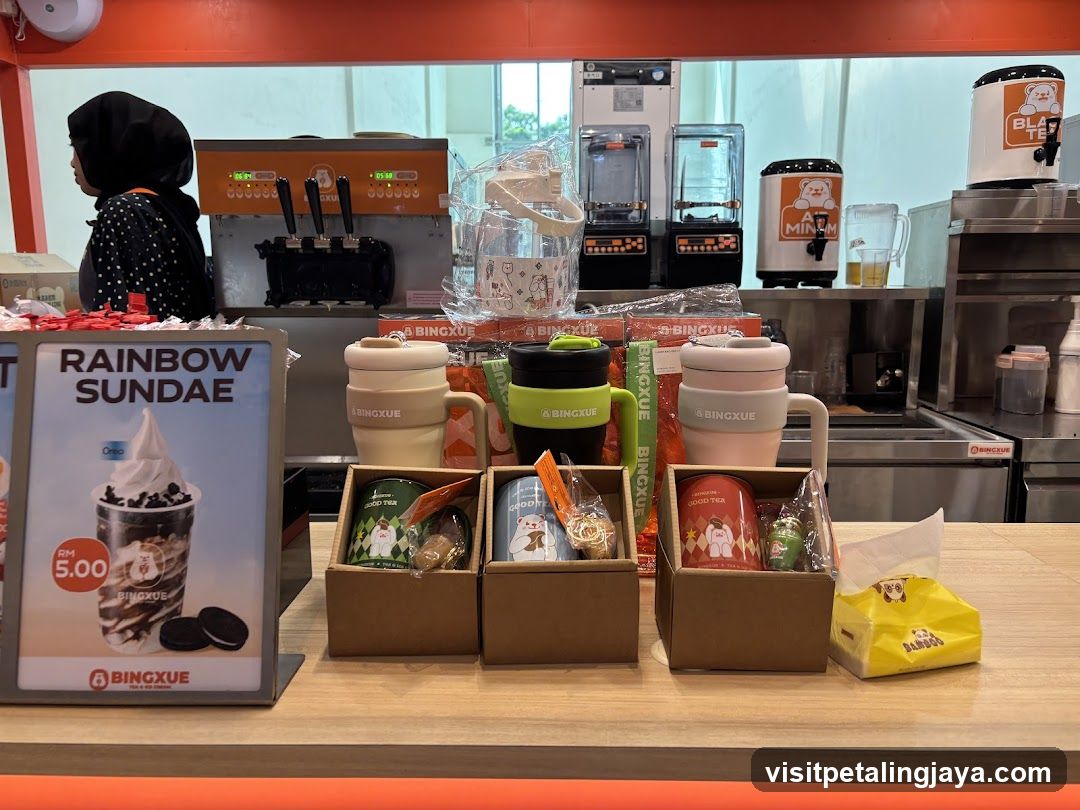 BingXue Store Interior Display
