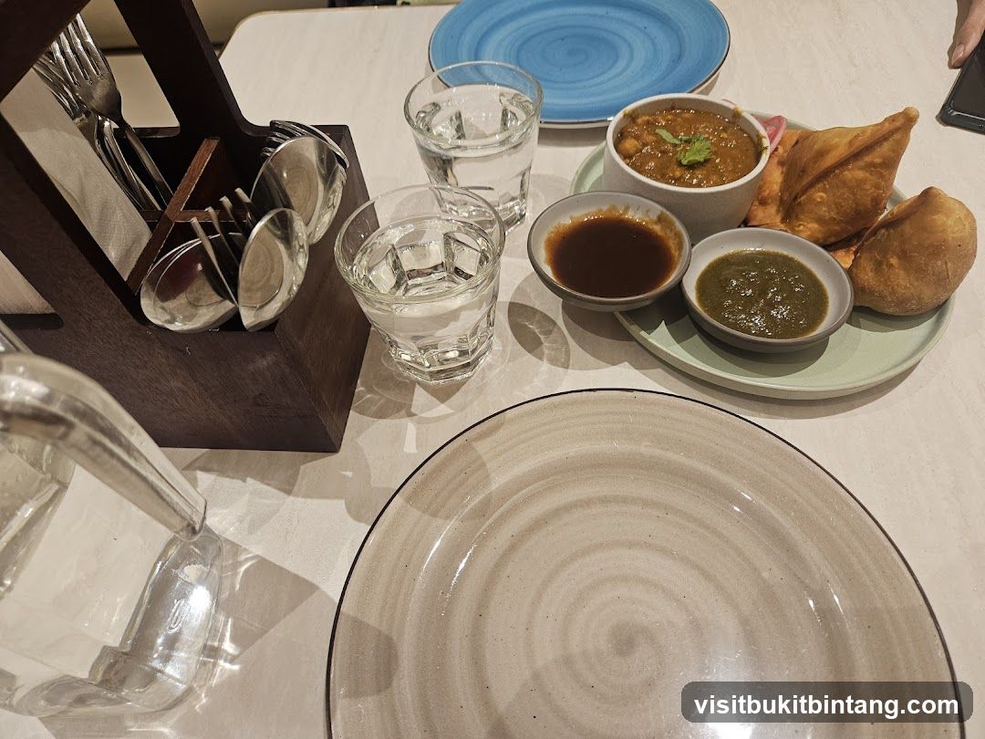 Samosa Platter with Chutneys