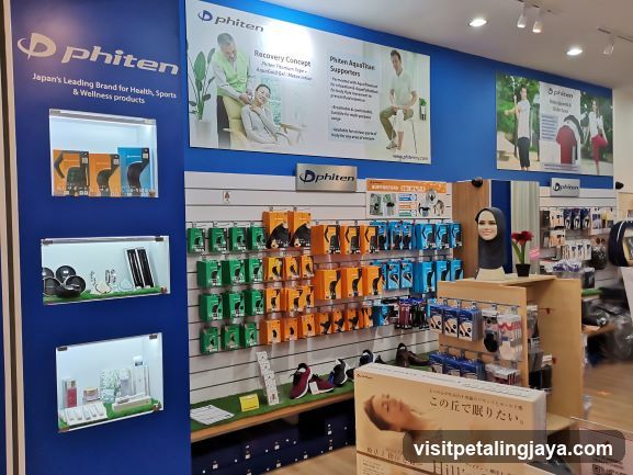Phiten Store Interior