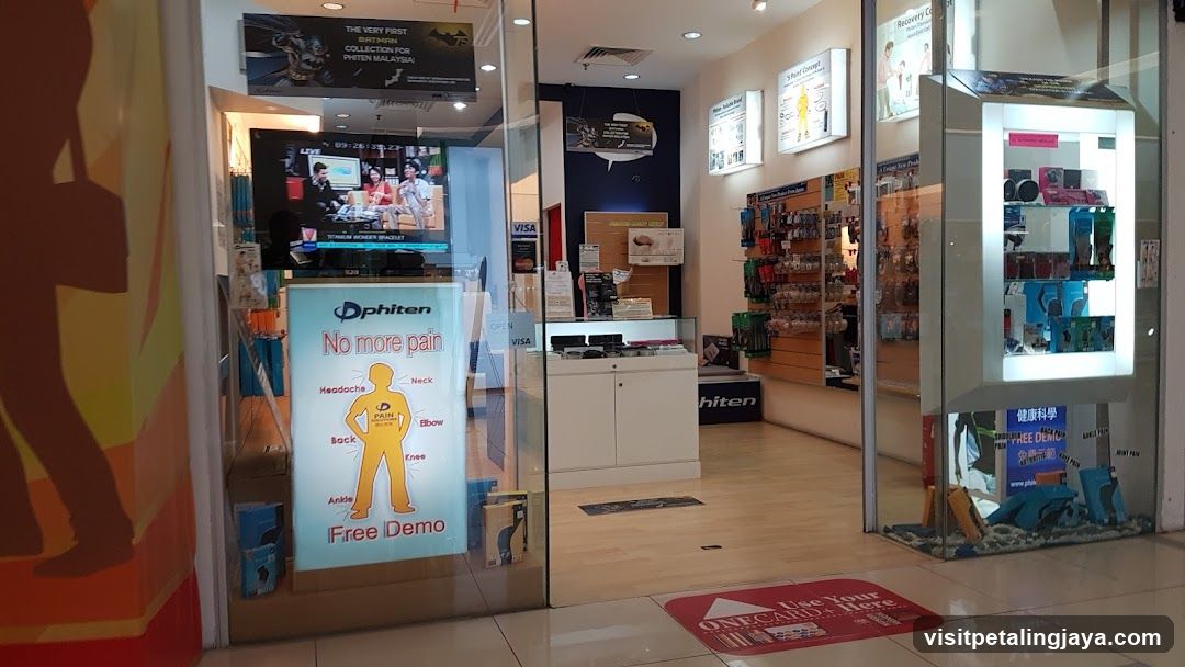 Phiten Store Interior