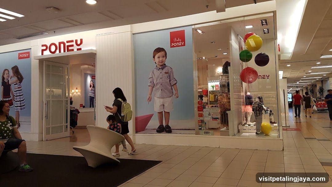 Poney Storefront