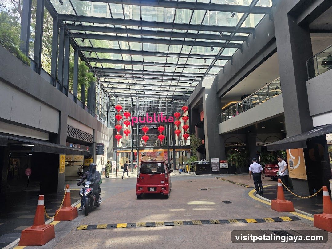 Publika Entrance