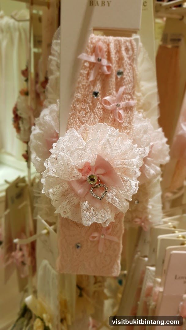 Lovely Lace Gurney Plaza