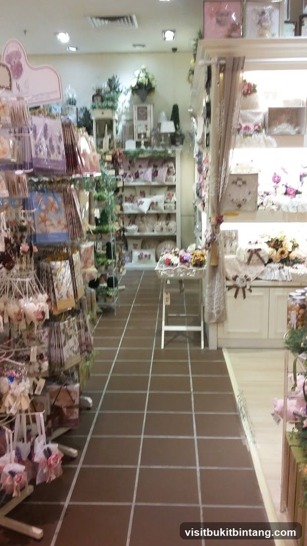 Lovely Lace Gurney Plaza