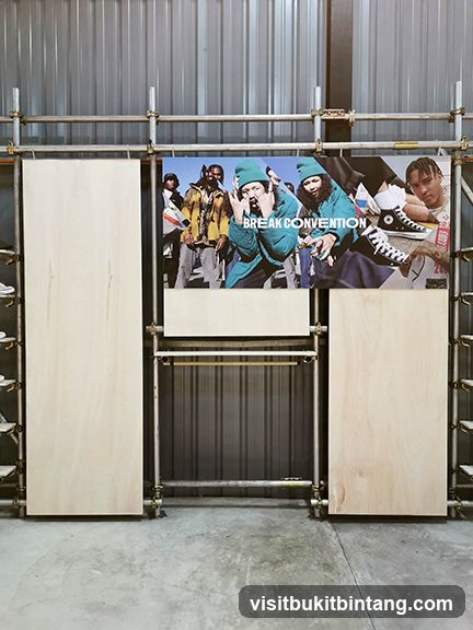 Break Convention Display