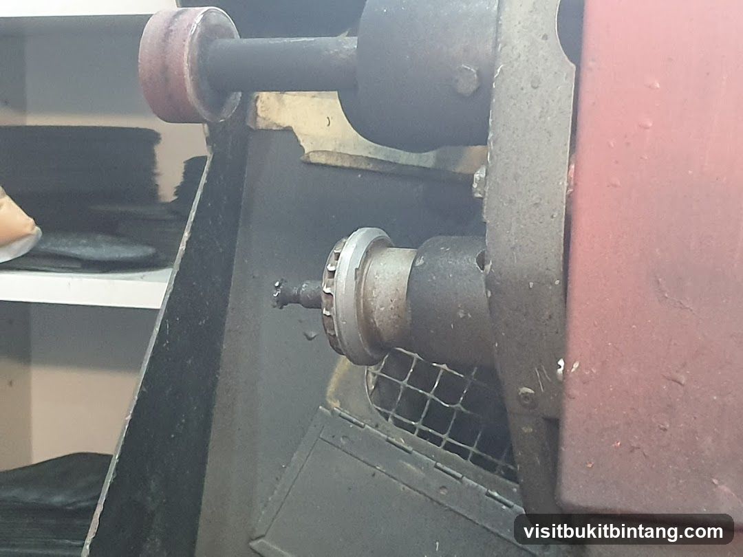 Shoe Repair Machine Detail