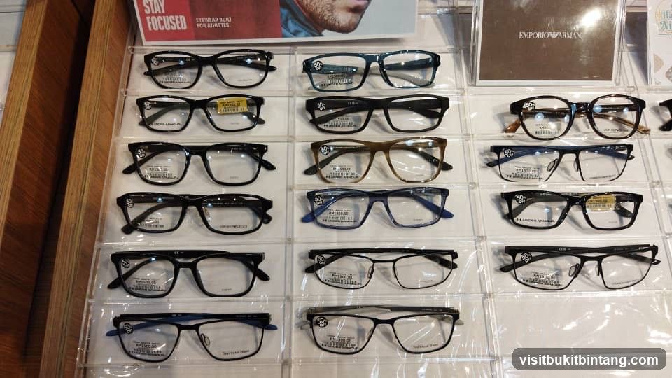 Eyeglasses Display
