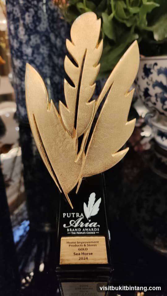 Putra Aria Brand Awards Trophy