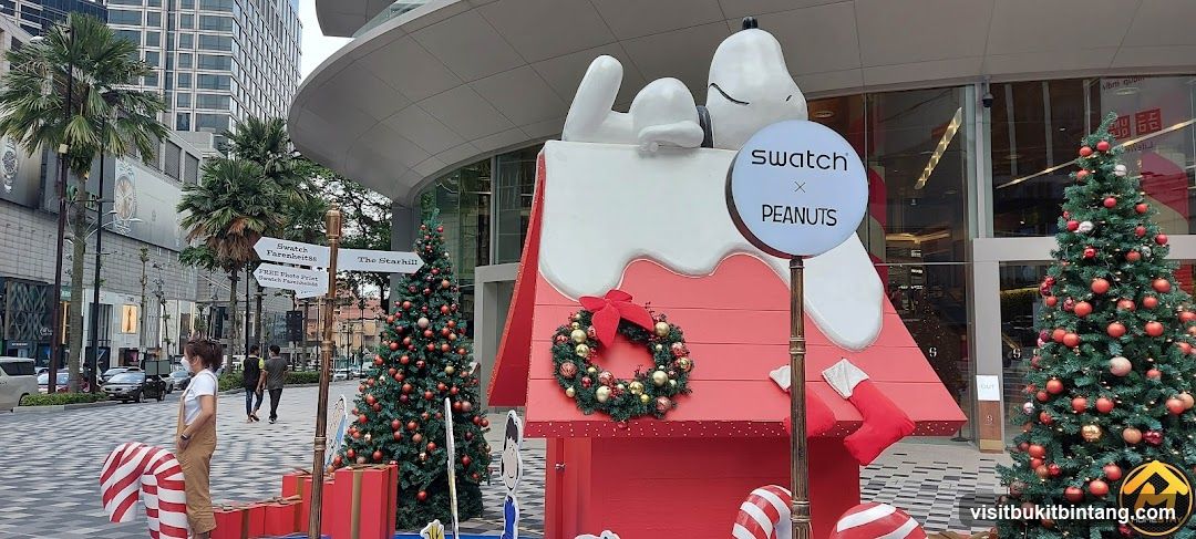 Christmas Decorations with Snoopy and Swatch x Peanuts Branding