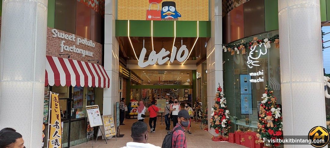Lot 10 Shopping Center Entrance