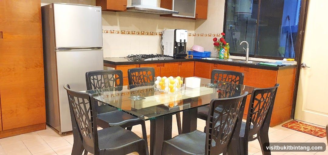 Kitchen Dining Area