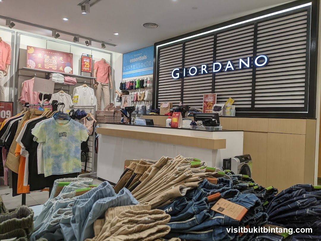 Giordano Store Interior