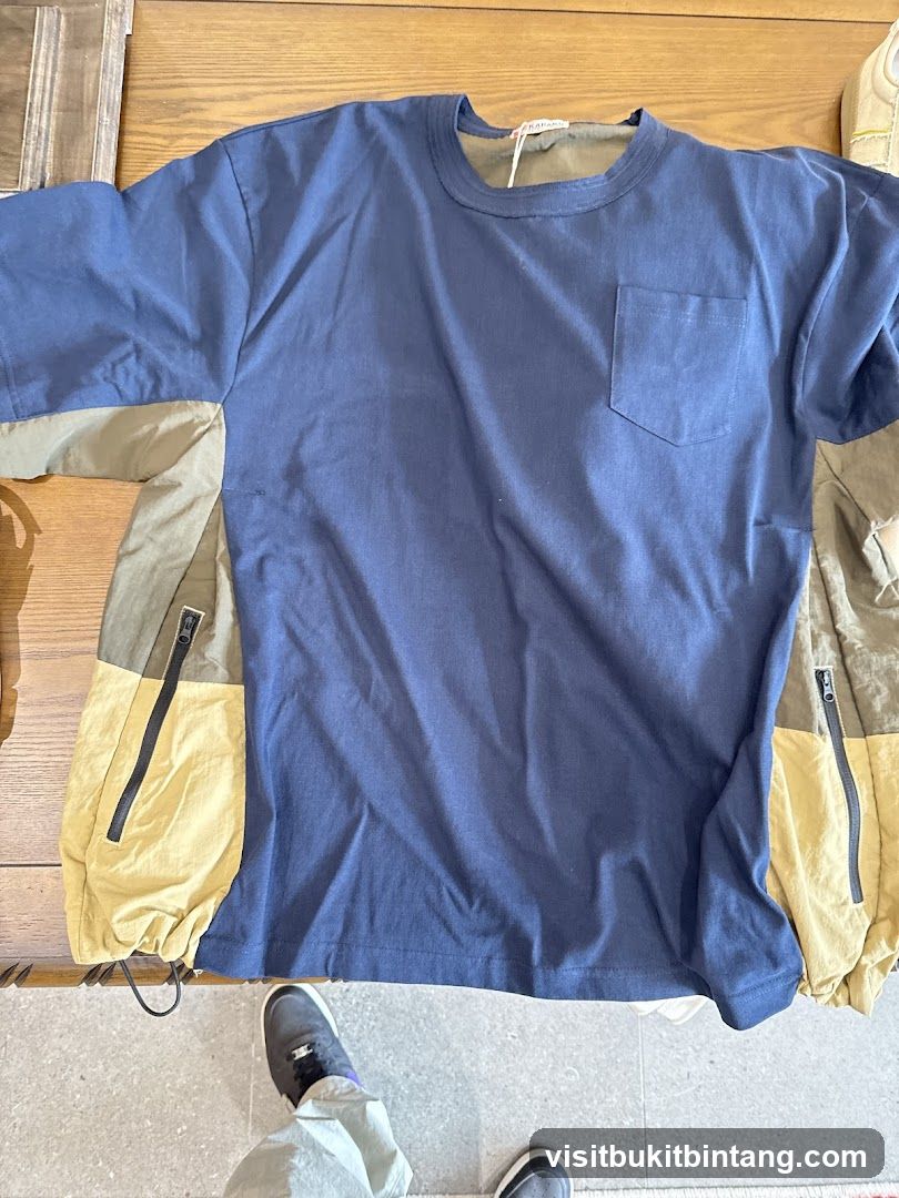 Blue T-shirt with contrasting panels