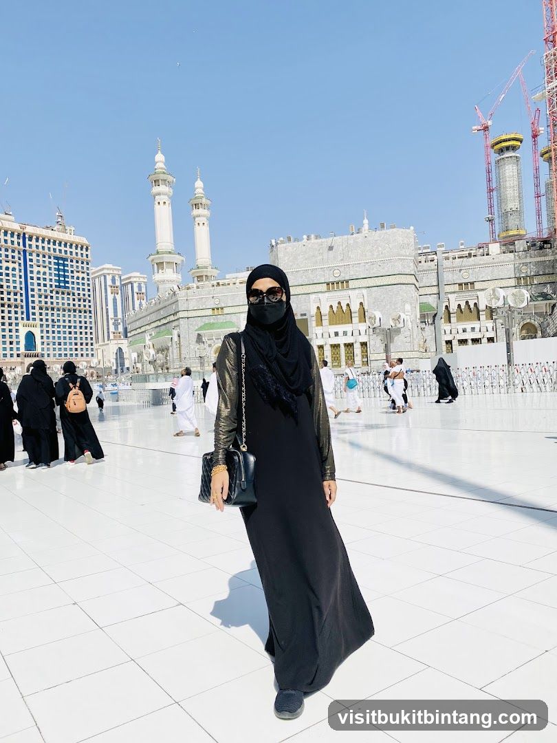 Woman in black abaya and hijab in Mecca