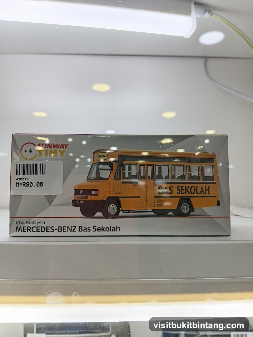 Model Bus in Packaging