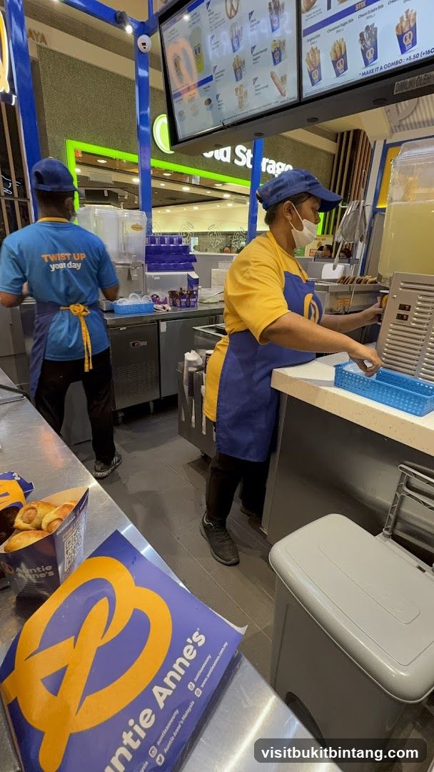 Auntie Anne's Counter