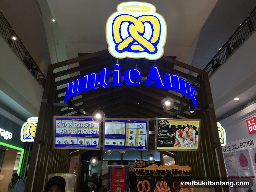 Auntie Anne's Pretzel Stand