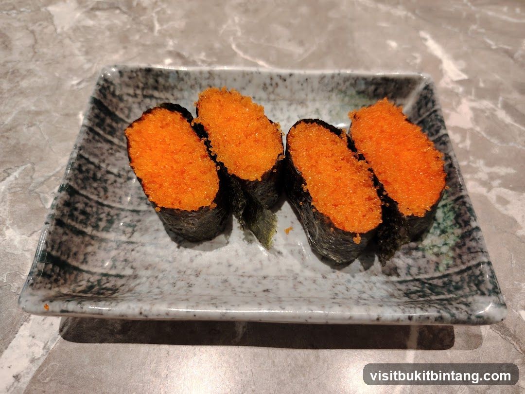 Tobiko Gunkan Maki Sushi
