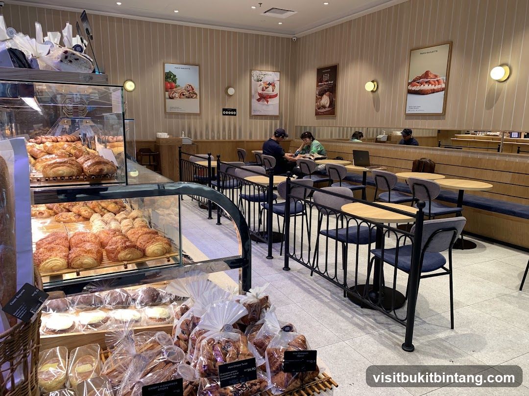 Paris Baguette Interior
