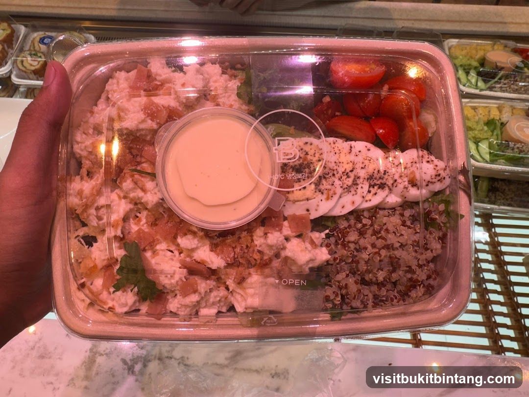 Salad with Chicken and Eggs