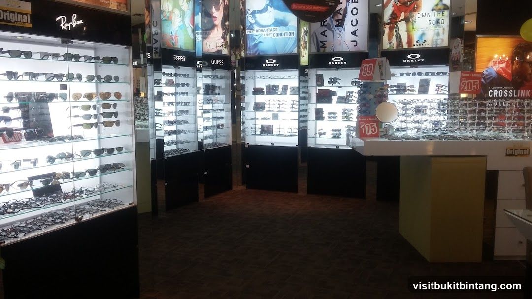 Eyewear Store Display