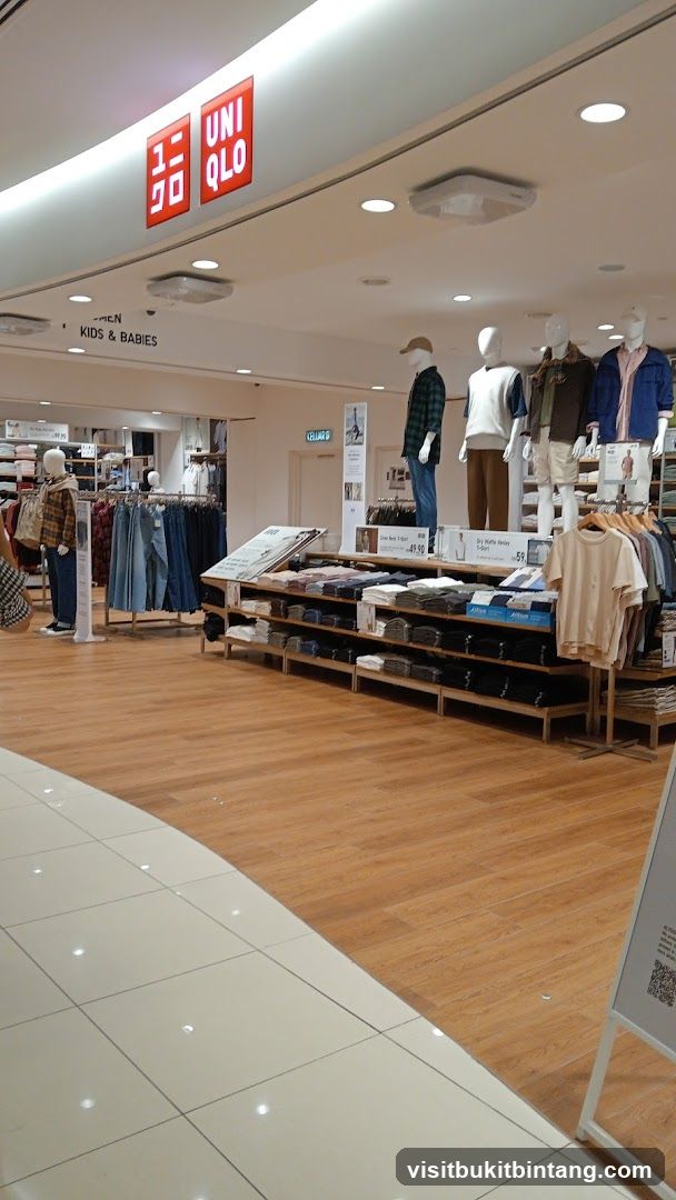 Uniqlo Store Interior