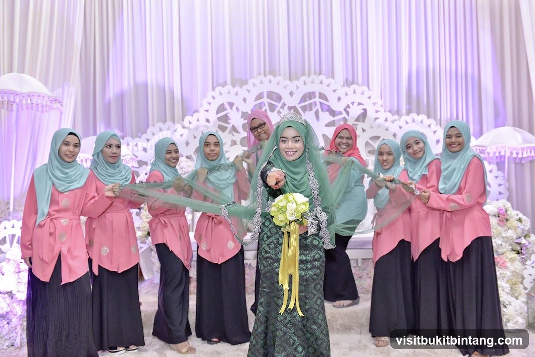 Wedding Party Posing