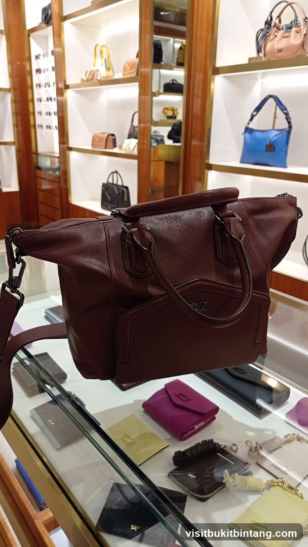 Handbags and Wallets Display