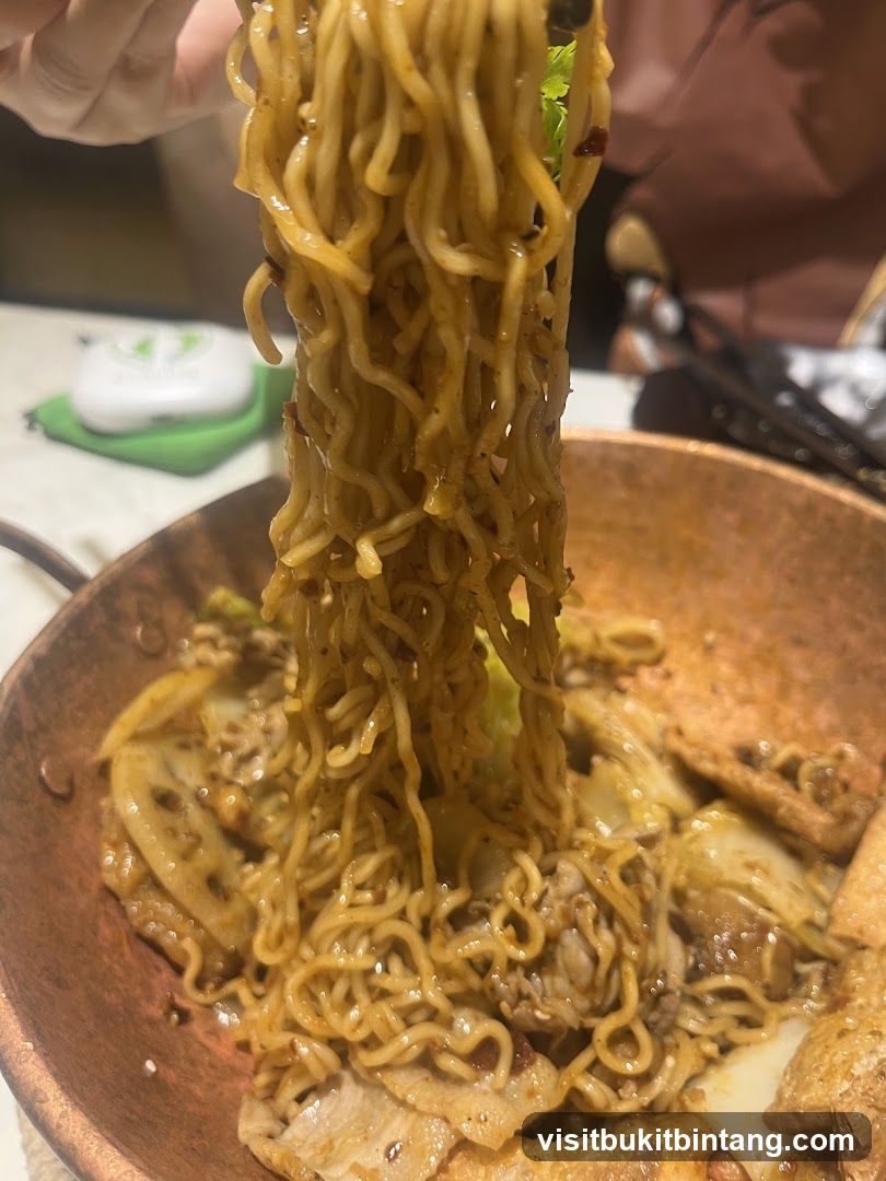 Noodles with Meat and Vegetables