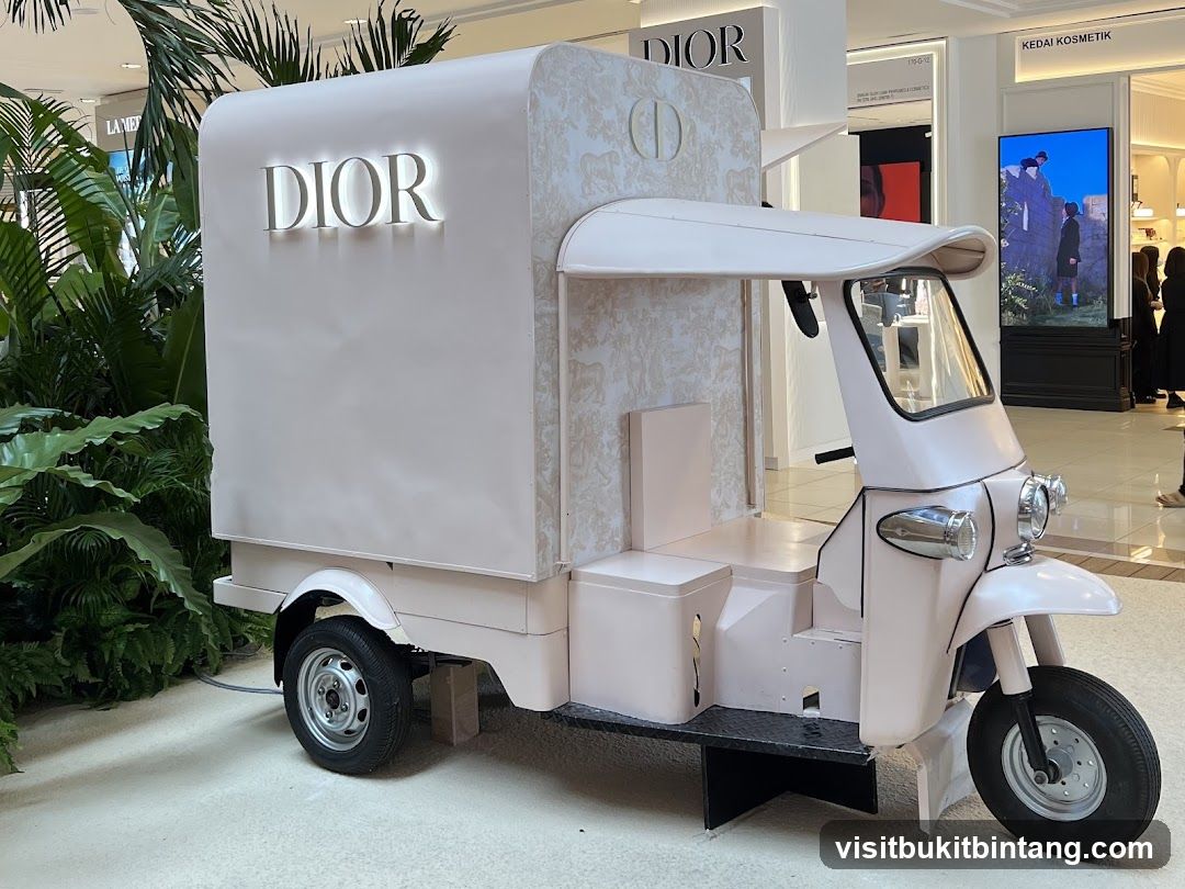 Dior Tuk-Tuk Display