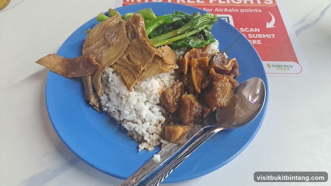 Braised Pork Rice with Vegetables