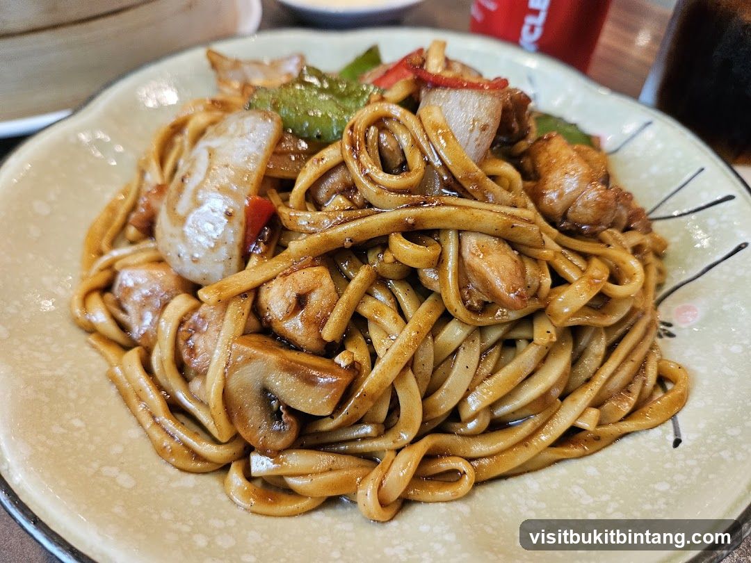 Noodles with Chicken and Mushrooms