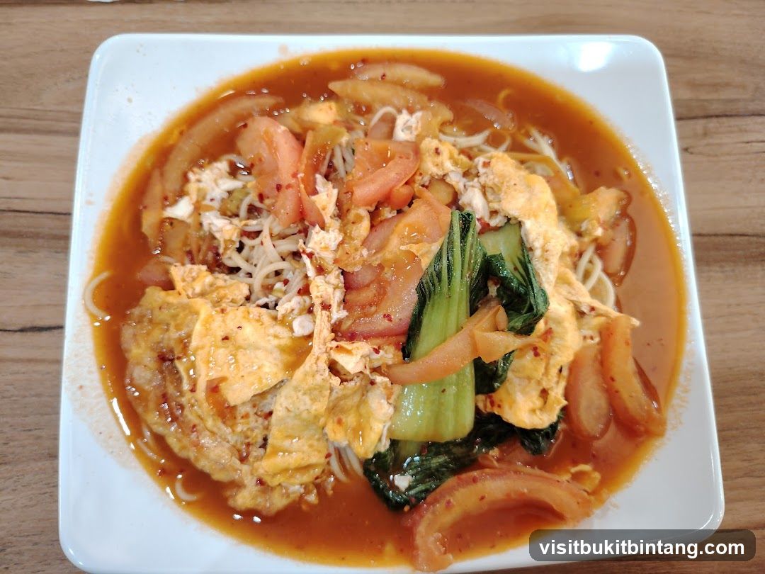 Noodle Soup with Egg and Vegetables