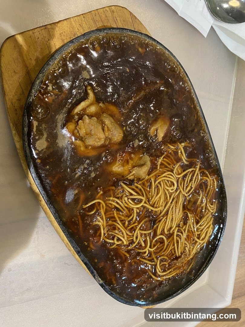 Sizzling Noodles with Meat