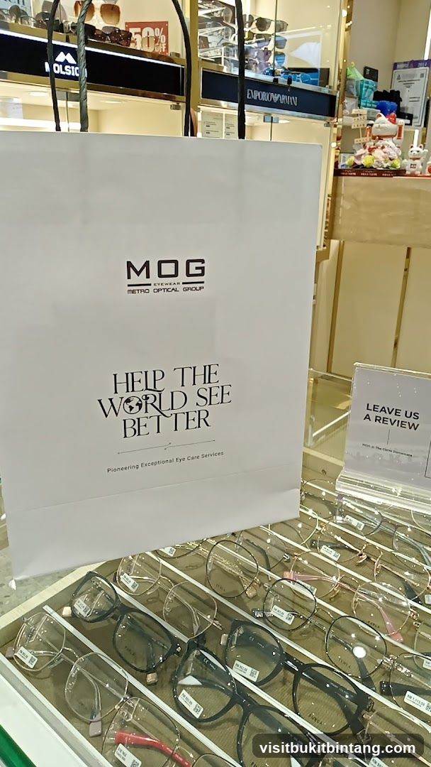 Eyewear store display