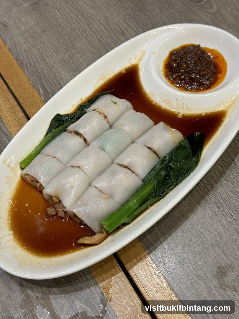Steamed Rice Rolls with Sauce