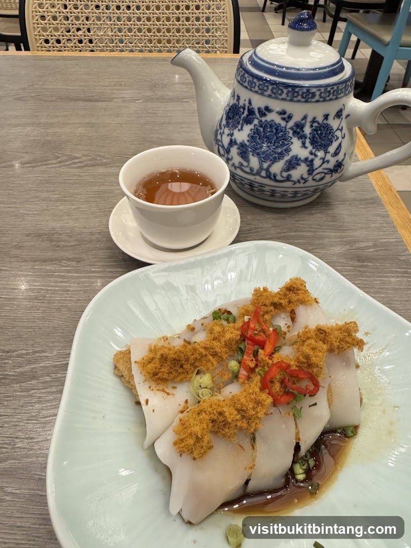 Steamed Rice Rolls with Toppings and Tea