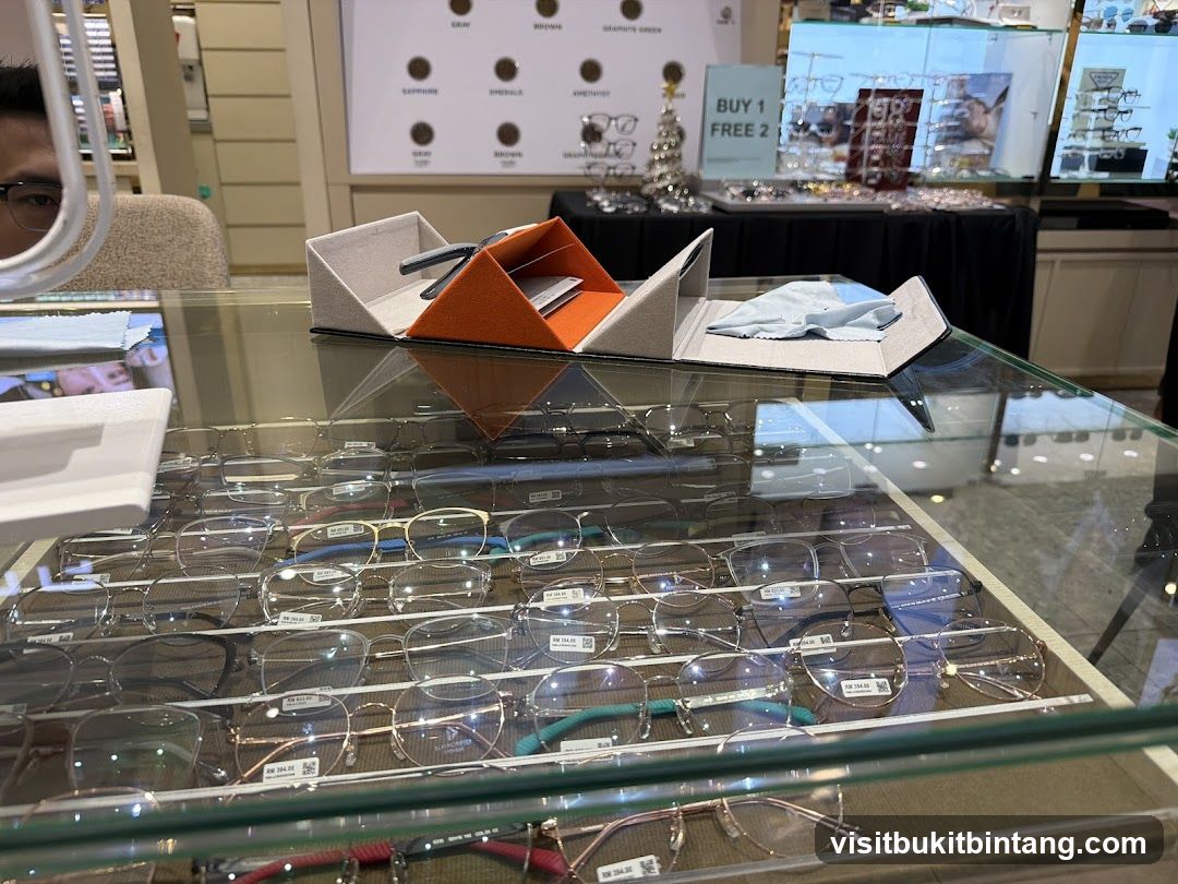 Eyeglasses Display