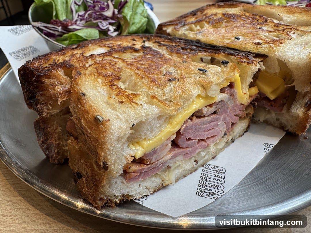 Sandwich with Salad