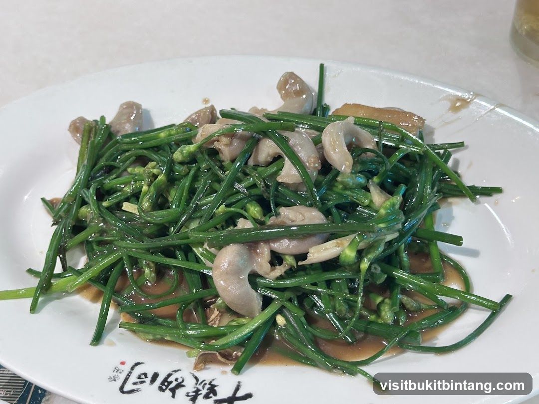 Stir-fried Garlic Chives with Pork Intestines