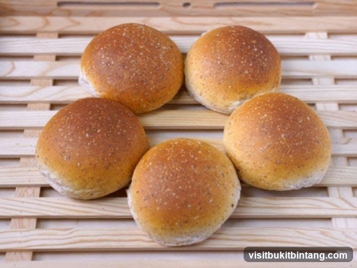 Five Round Buns