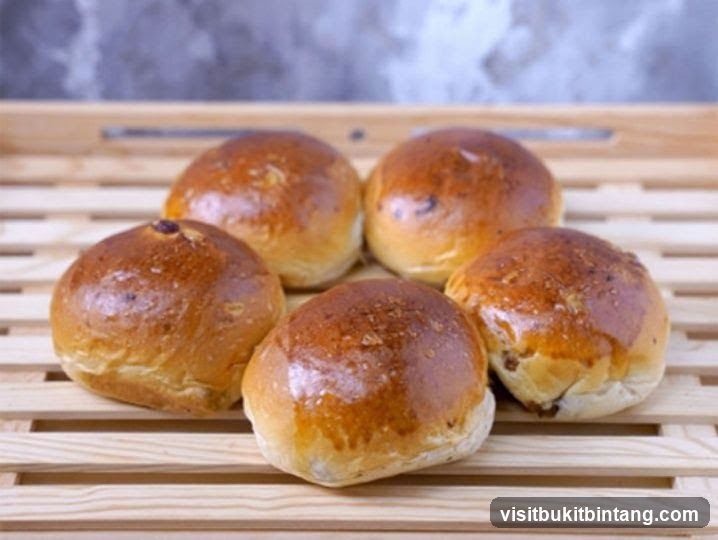 Raisin Buns